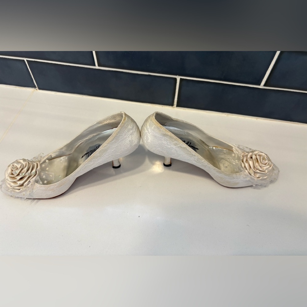 Beverly Feldman Heels with Rose Detail - Picture 4 of 8